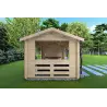 Vista del lado izquierdo de la pérgola de madera STELLA 4x3 con mobiliario exterior que crea un ambiente acogedor.